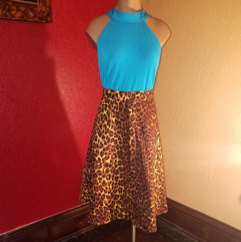 Leopard print midi skirt